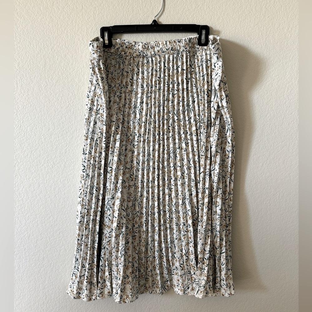 Floral pleated skirt